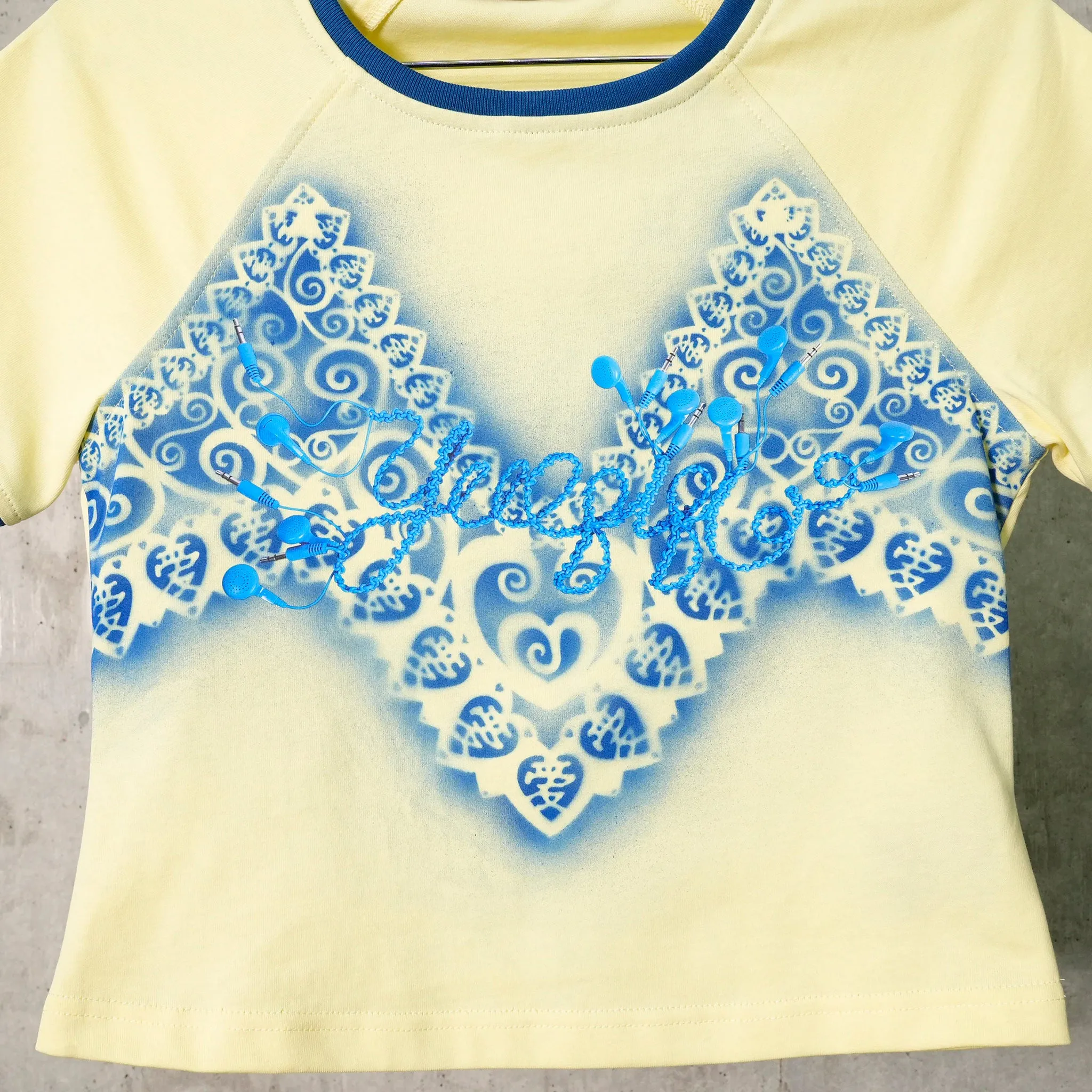 AIRBRUSHED HEADPHONE T-SHIRT / YELLOW/BLUE
