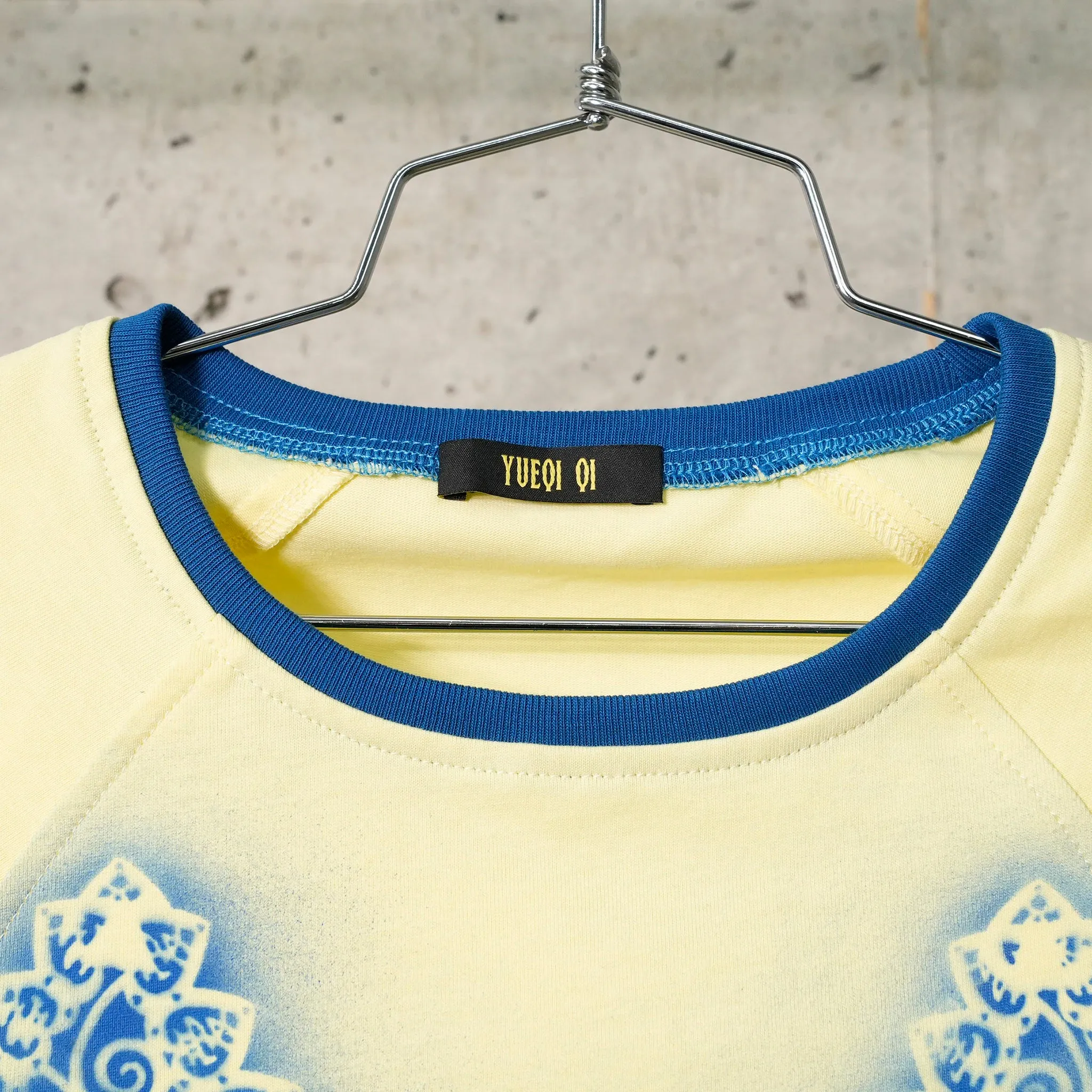 AIRBRUSHED HEADPHONE T-SHIRT / YELLOW/BLUE