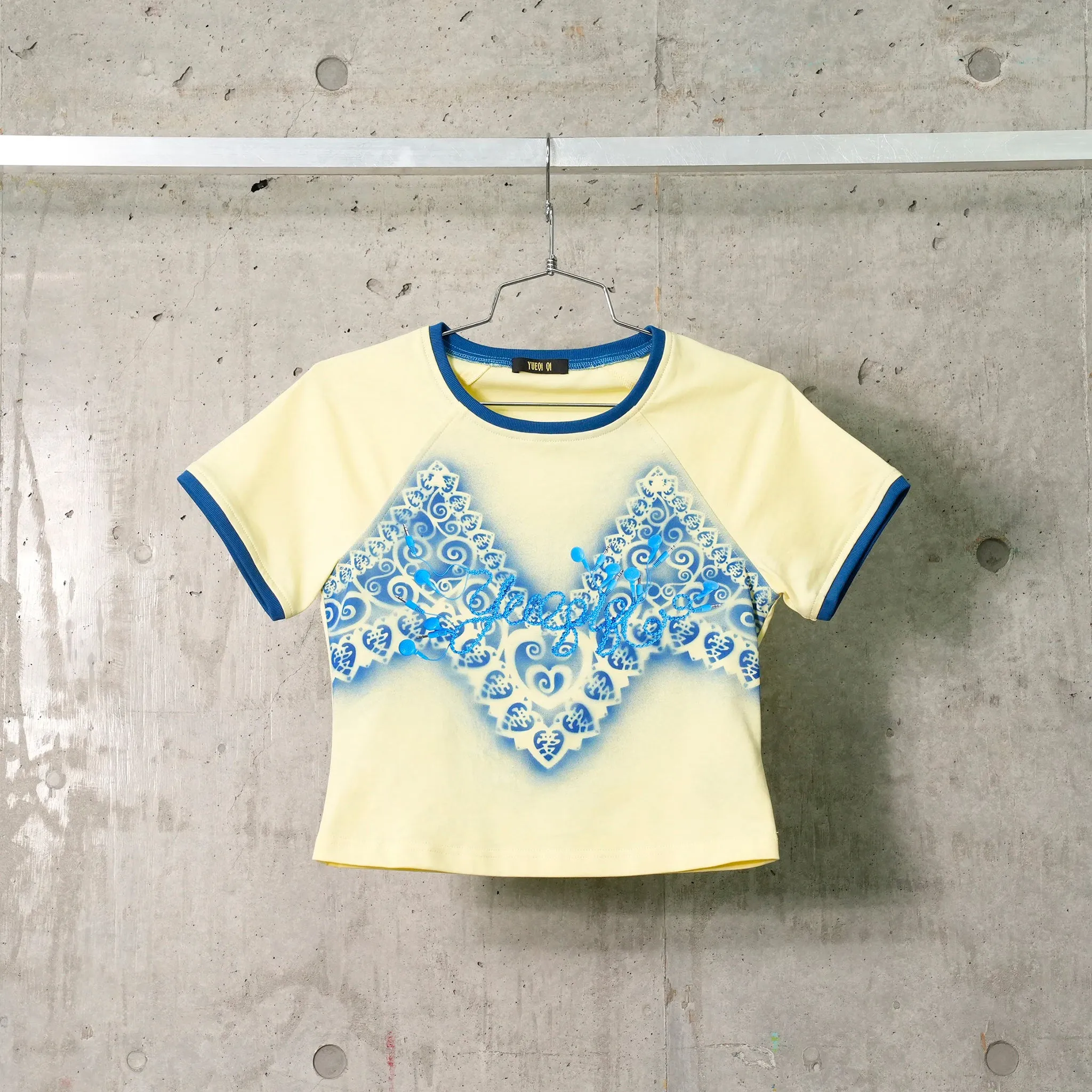 AIRBRUSHED HEADPHONE T-SHIRT / YELLOW/BLUE