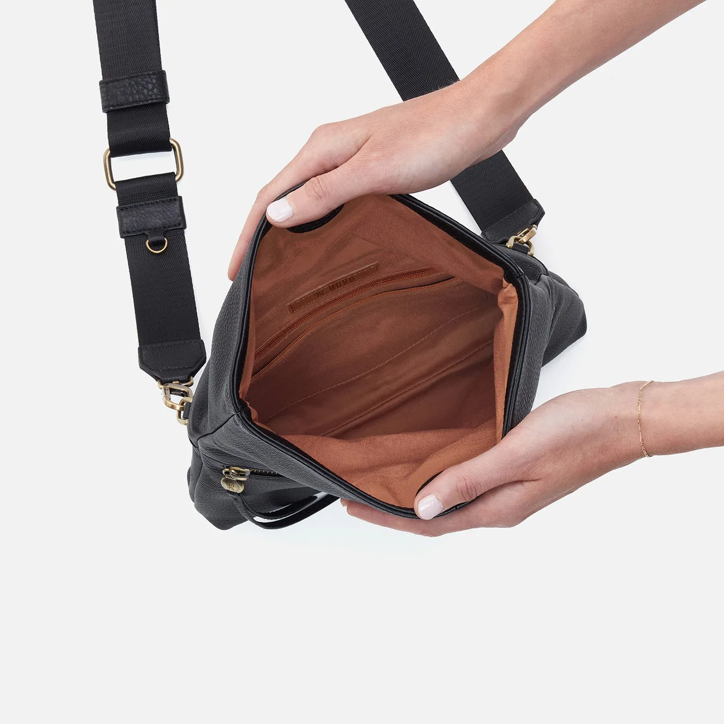 Grant Crossbody In Pebbled Leather - Black